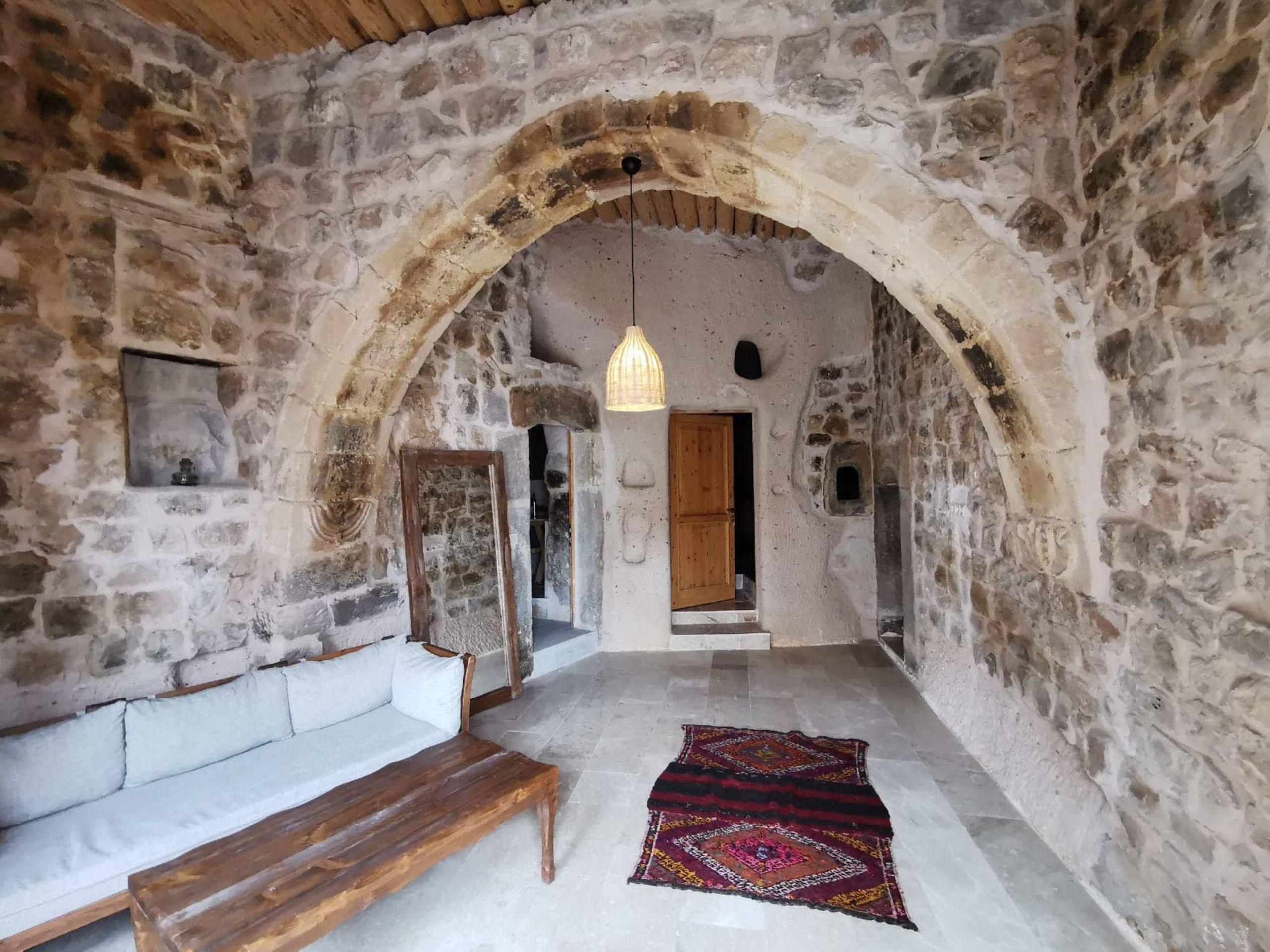 Helike Cave Suites Ючхисар Екстериор снимка