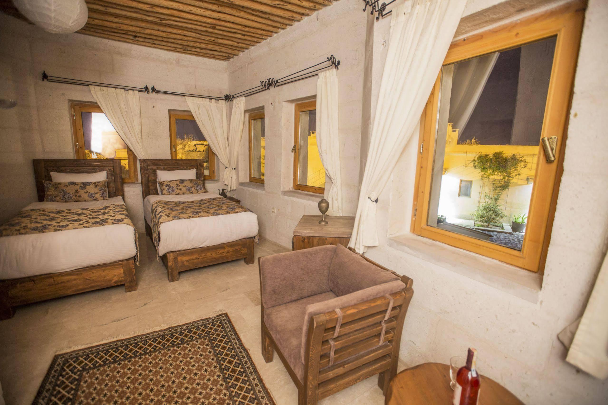 Helike Cave Suites Ючхисар Екстериор снимка
