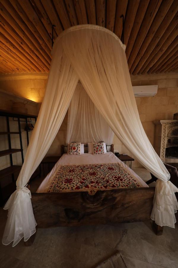 Helike Cave Suites Ючхисар Екстериор снимка