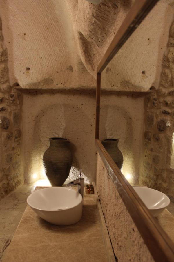 Helike Cave Suites Ючхисар Екстериор снимка