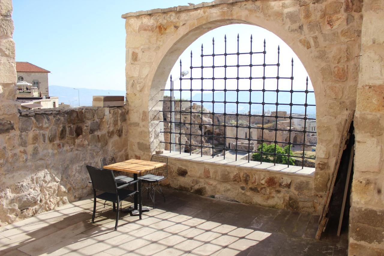 Helike Cave Suites Ючхисар Екстериор снимка