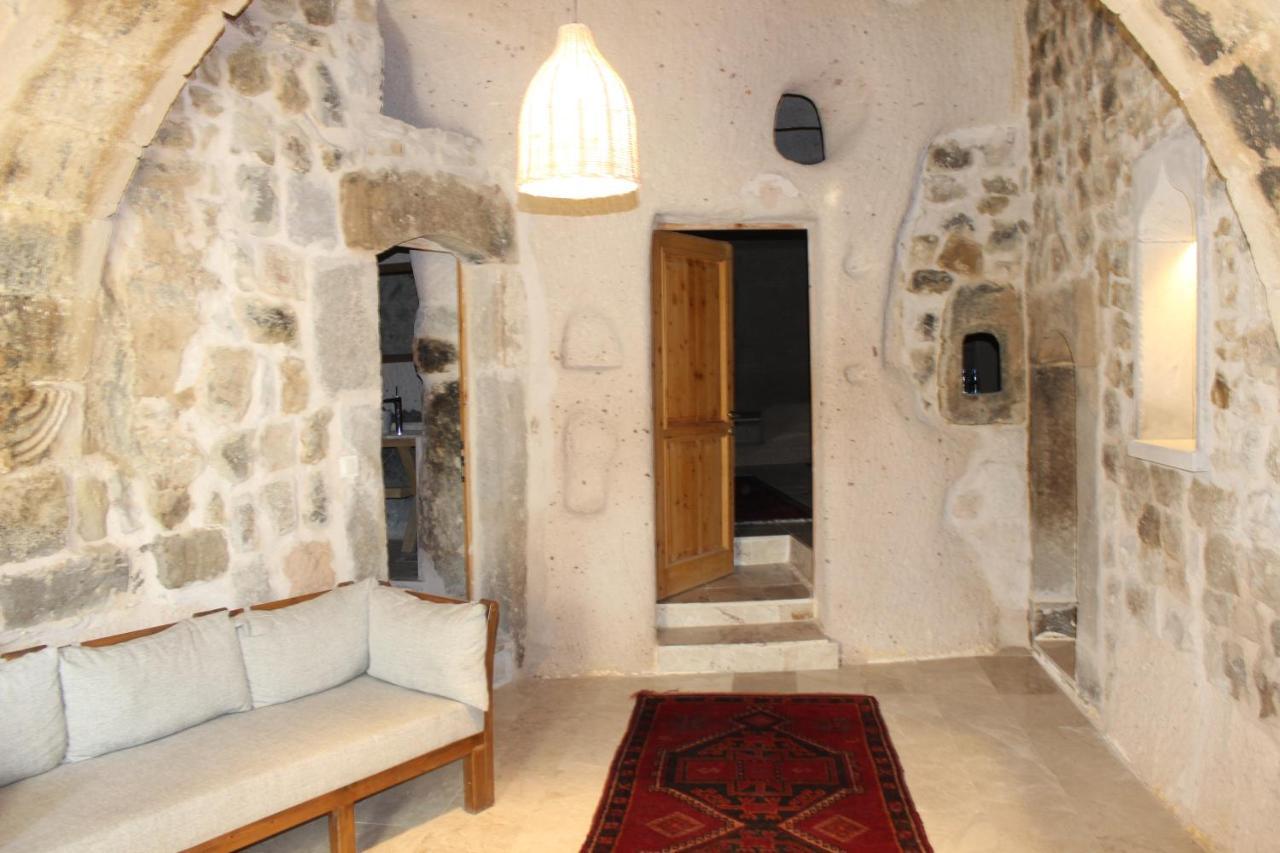 Helike Cave Suites Ючхисар Екстериор снимка
