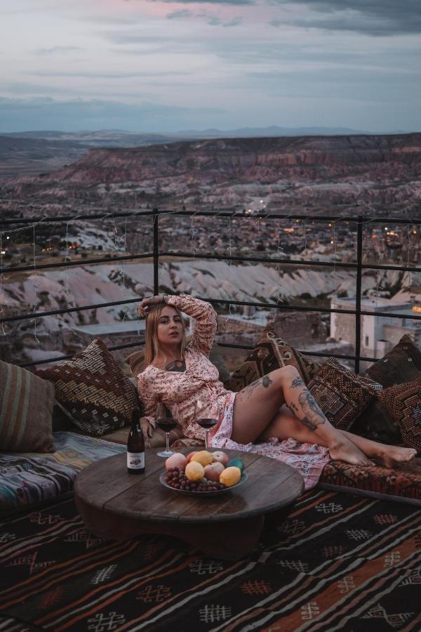 Helike Cave Suites Ючхисар Екстериор снимка