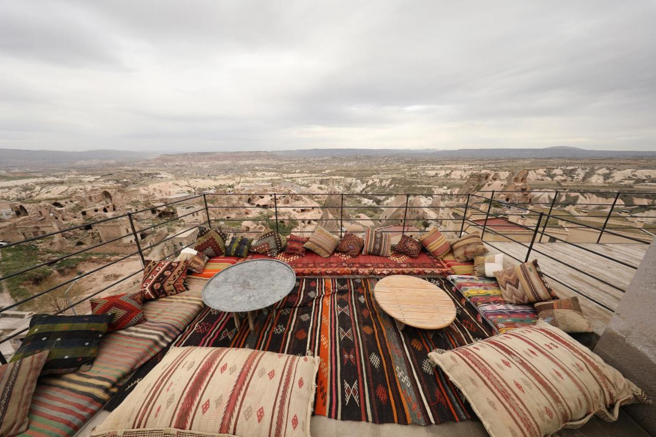 Helike Cave Suites Ючхисар Екстериор снимка