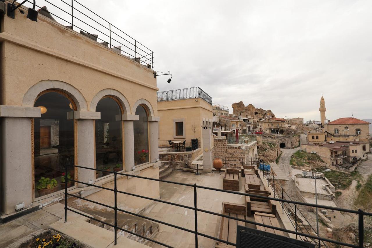 Helike Cave Suites Ючхисар Екстериор снимка