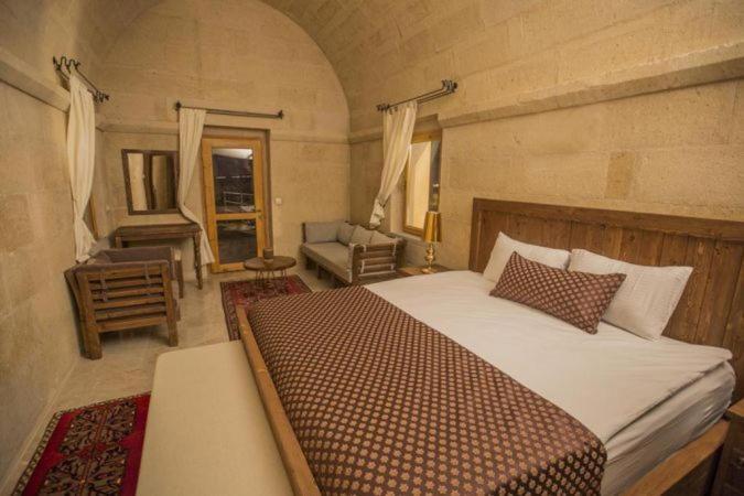 Helike Cave Suites Ючхисар Екстериор снимка