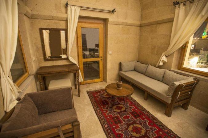 Helike Cave Suites Ючхисар Екстериор снимка