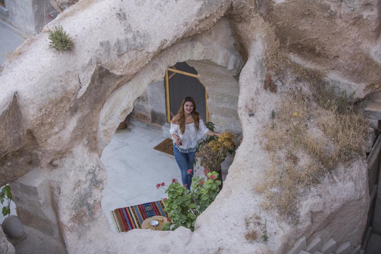 Helike Cave Suites Ючхисар Екстериор снимка